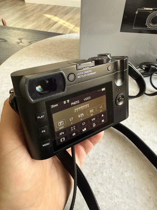 Leica Q2 – 47.3MP Compact Digital Camera - Black