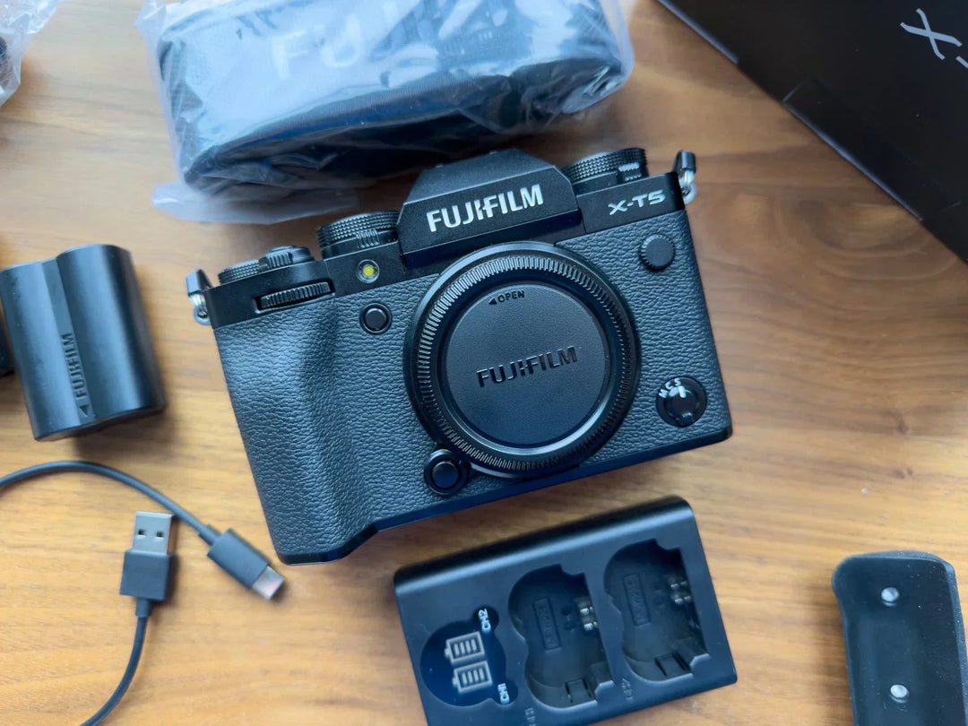 Fujifilm X-T5 XT5 40.2MP BLACK Body +EXTRA accessories