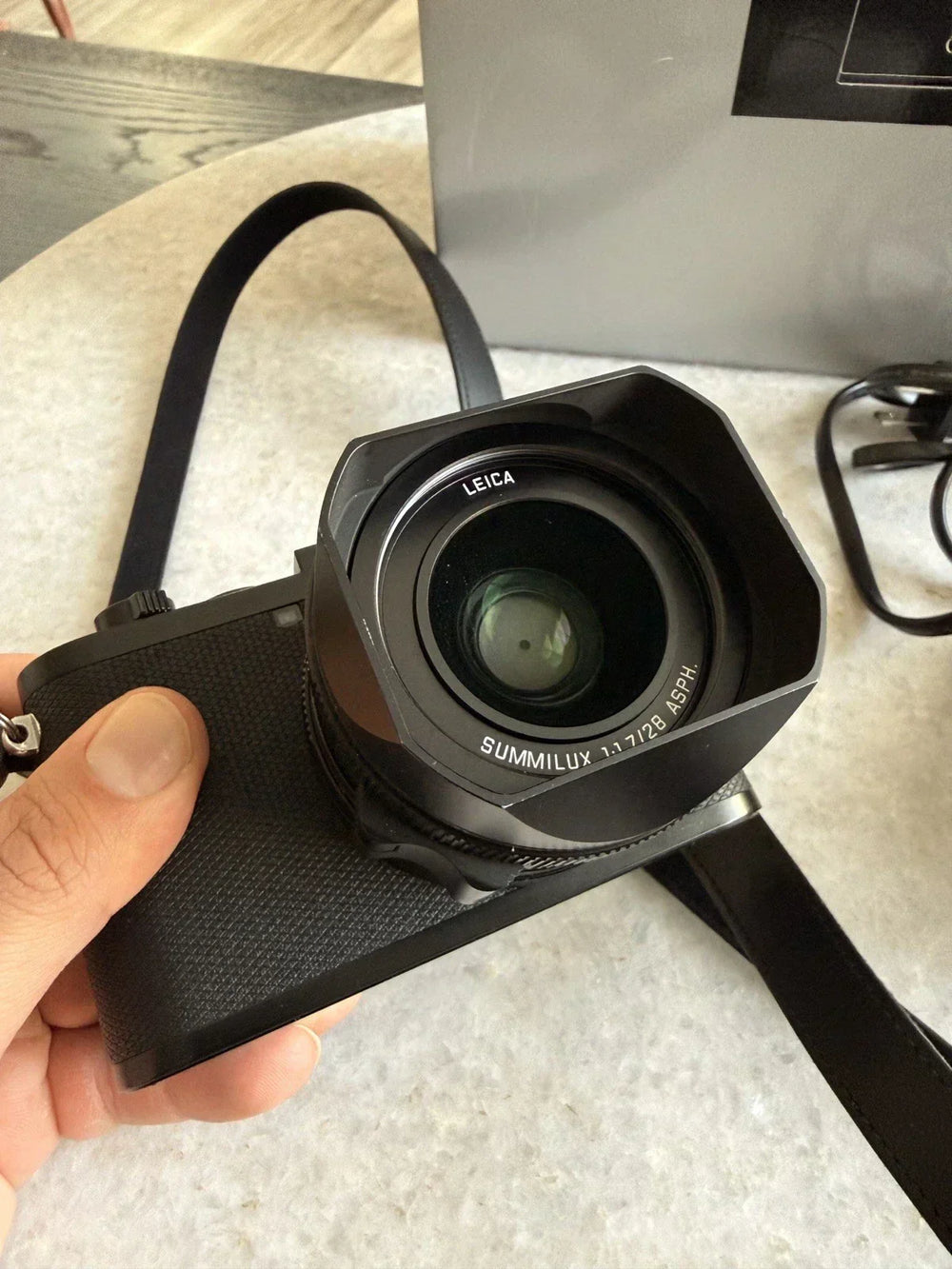 Leica Q2 – 47.3MP Compact Digital Camera - Black