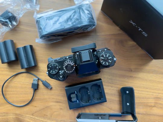 Fujifilm X-T5 XT5 40.2MP BLACK Body +EXTRA accessories
