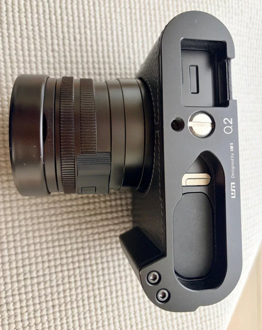 Leica Q2 47.3 MP Digital SLR Camera - Pristine condition w/extras