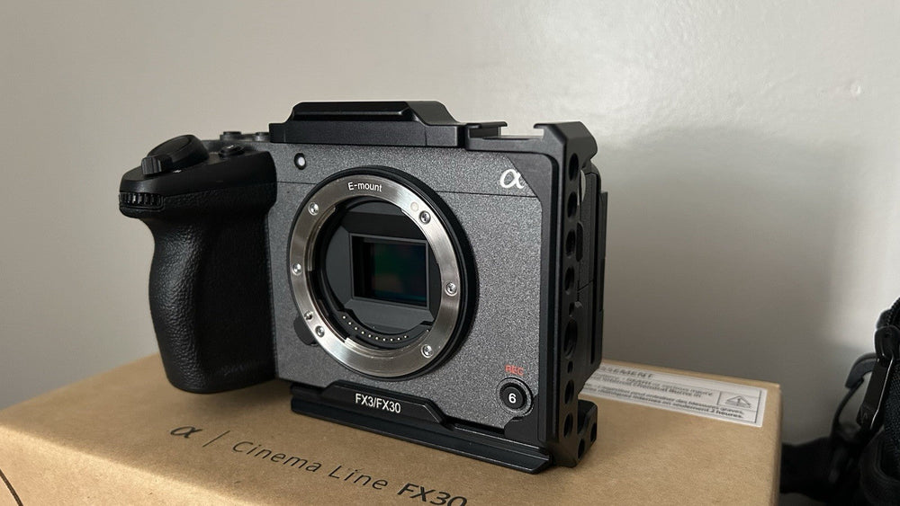 SONY FX30 WITH LENS + ACCESSORIES MINT CONDITION IN ORIGINAL BOX