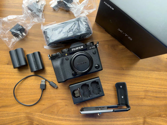 Fujifilm X-T5 XT5 40.2MP BLACK Body +EXTRA accessories